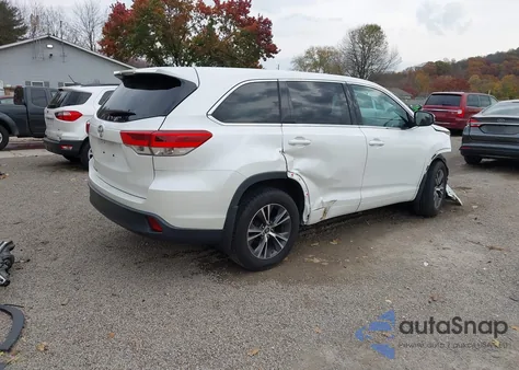 2018 Toyota Highlander Le из США, поврежденный, VIN 5TDZARFH5JS038876